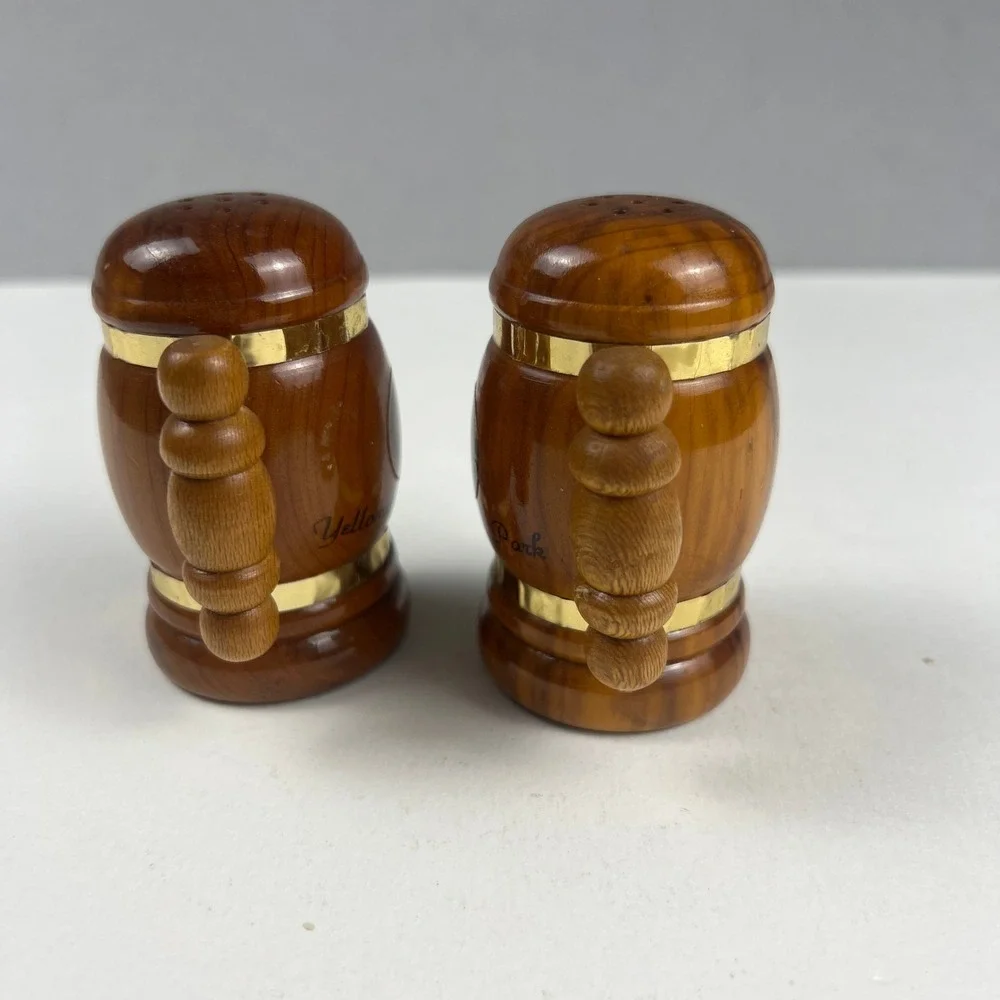 Vintage Yellowstone National Park Salt Pepper Shaker Set Wood Mug Souvenir Brown